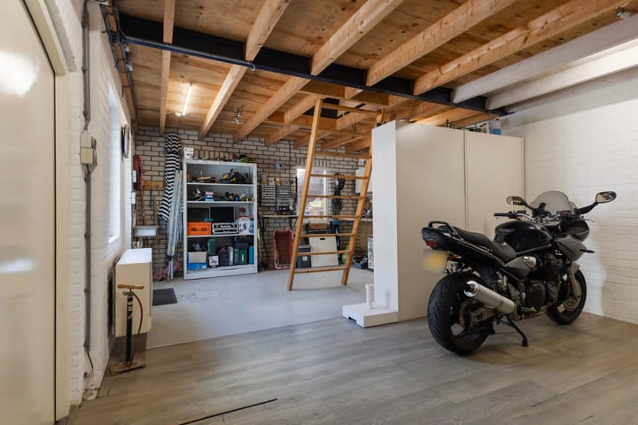 Photo 19 of Sixmastins 2