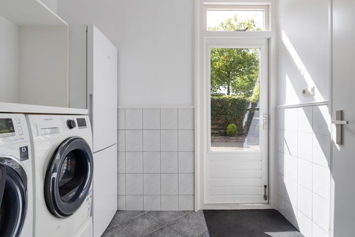 Photo 38 of Sixmastins 2