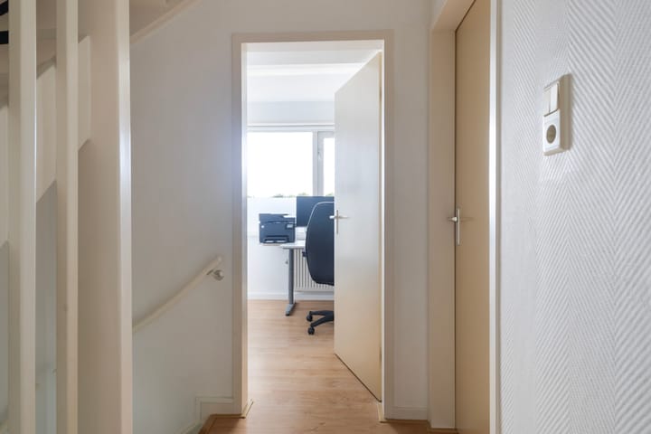 Photo 39 of Sixmastins 2