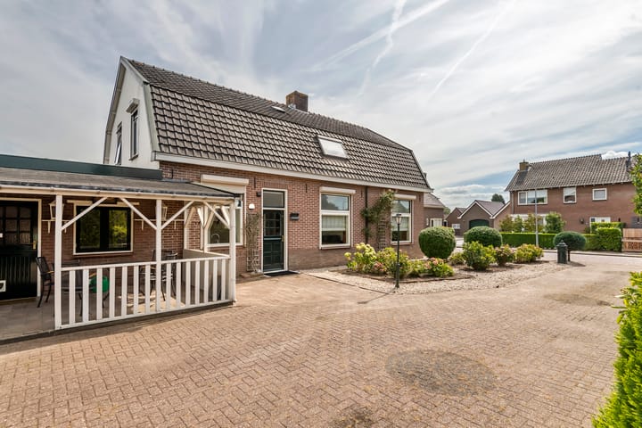 Photo 2 of Oudsmidsestraat 15