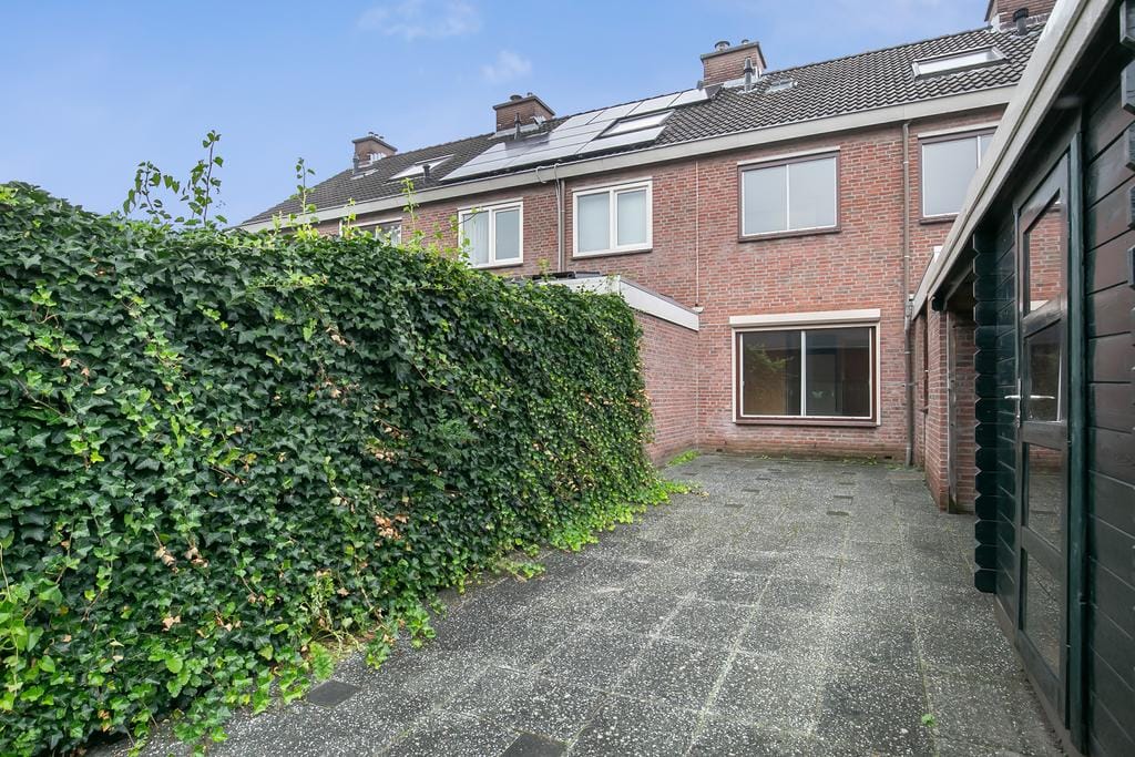 Photo 10 of Carry van Bruggenstraat 35