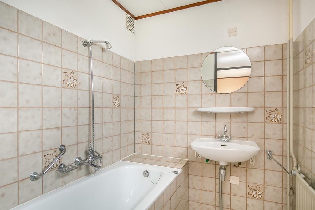 Photo 17 of Carry van Bruggenstraat 35