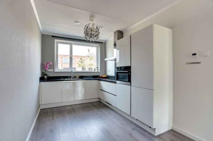 Photo 3 of Anna Maria van Schurmanlaan 74