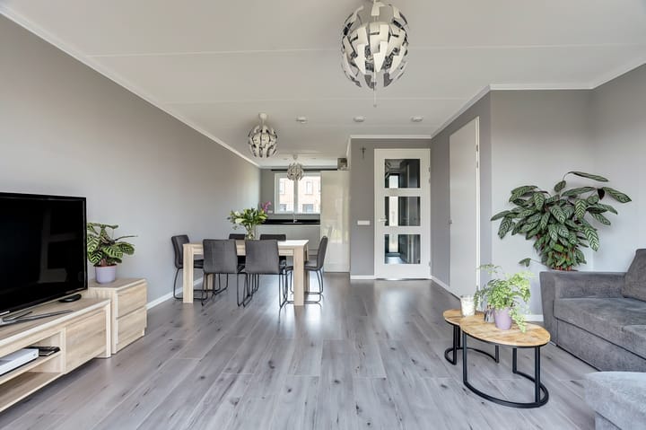 Photo 7 of Anna Maria van Schurmanlaan 74