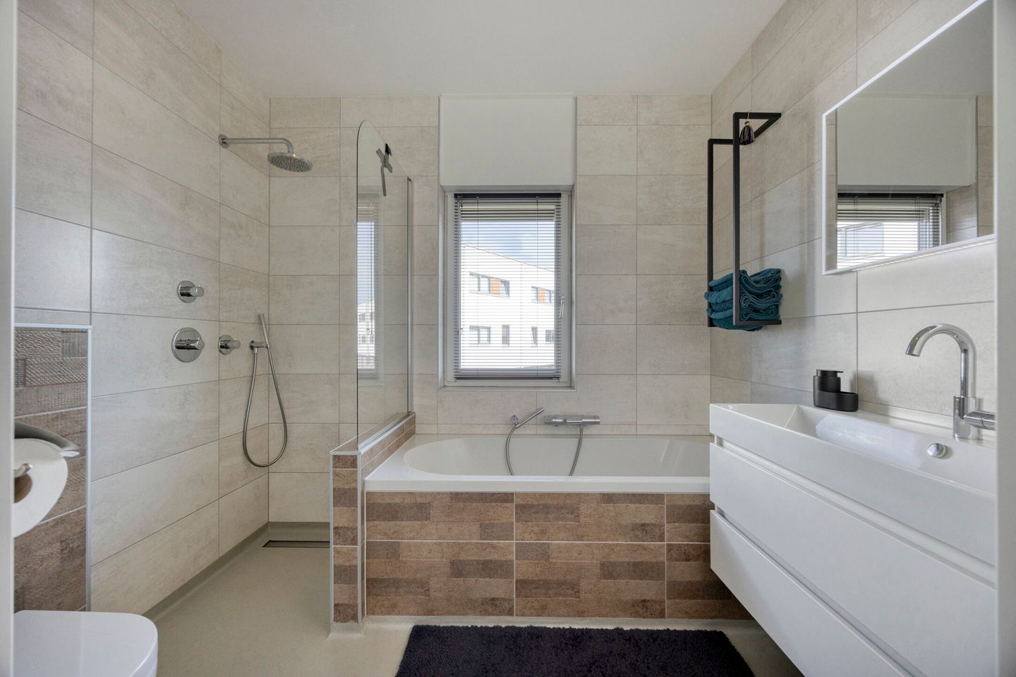 Foto 20 van Muurhagedis 18