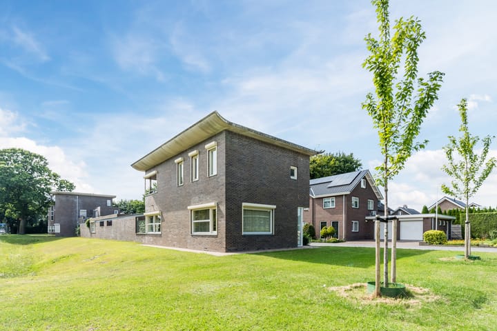 Foto 1 van Ernst Casimirstraat 1