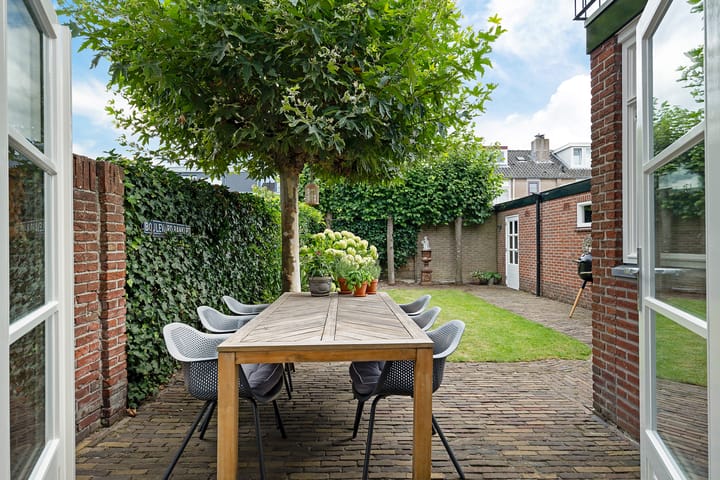 Foto 26 van Carry van Bruggenstraat 10