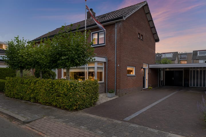 Foto 35 van Carry van Bruggenstraat 10