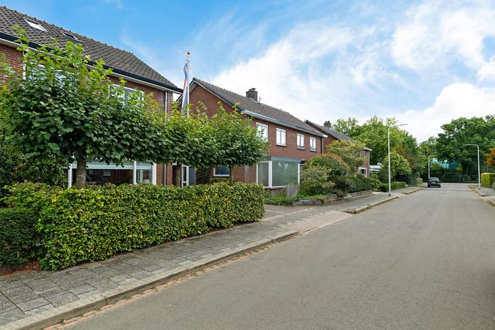 Foto 36 van Carry van Bruggenstraat 10