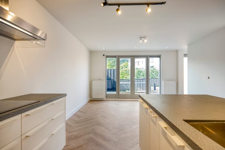 Photo 13 of Raadhuisstraat 60-A