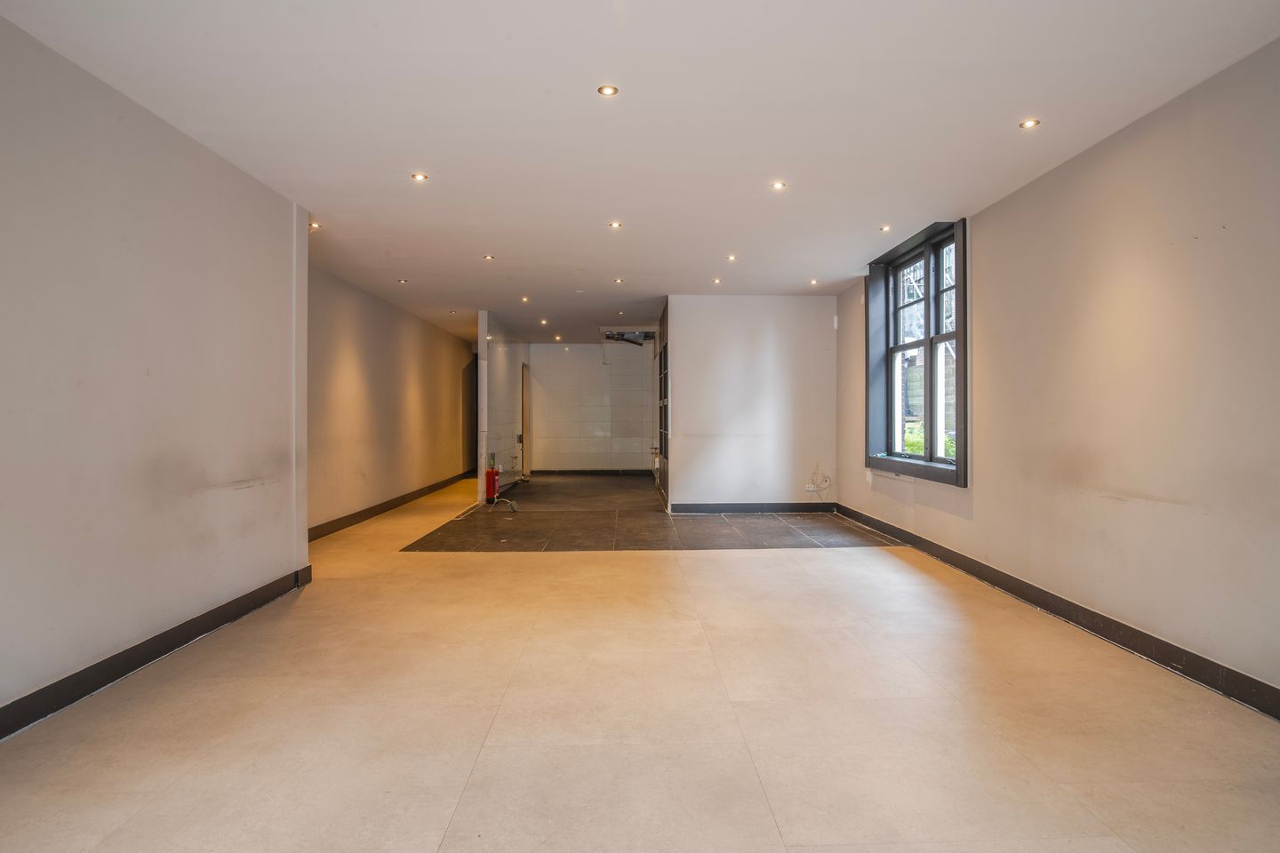 Bekijk foto 2 van Emmastraat 31
