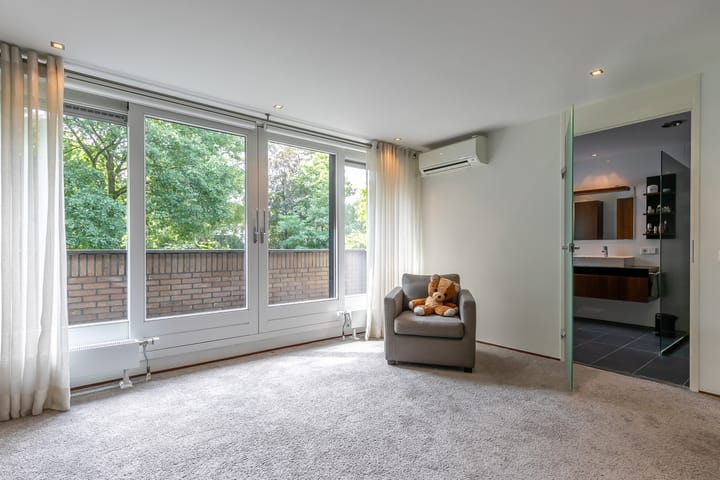 Photo 66 of van Lyndenlaan 10