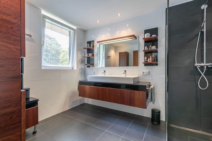 Photo 69 of van Lyndenlaan 10