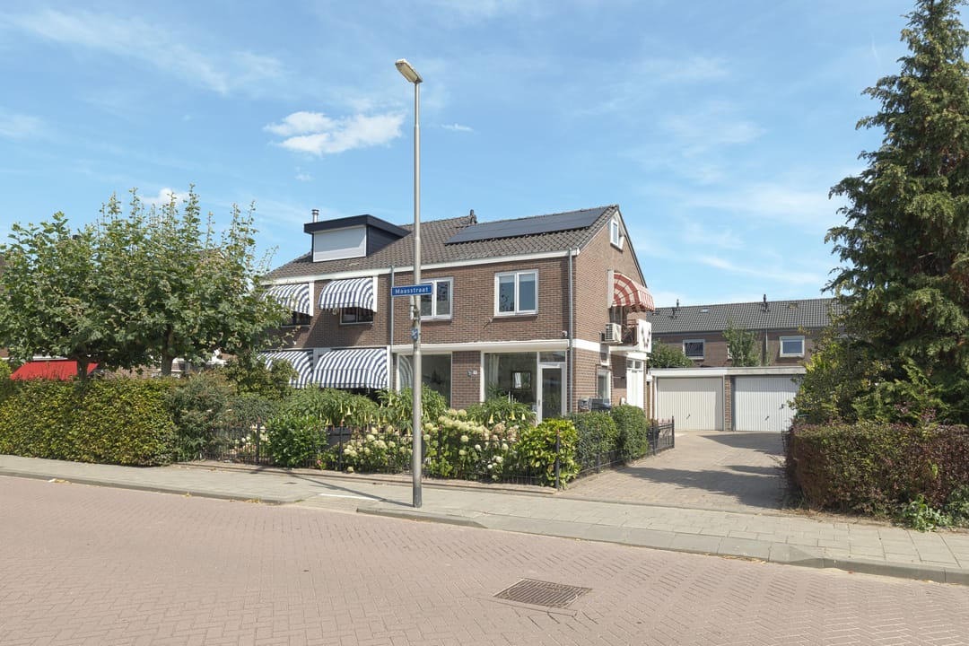 Photo 38 of Maasstraat 19