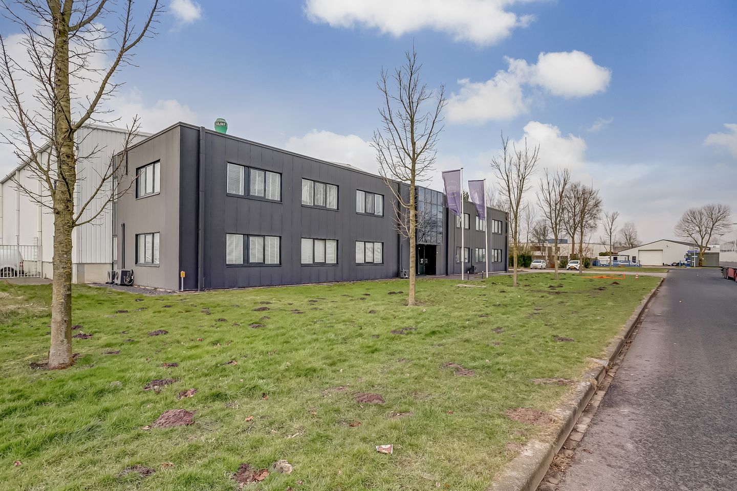 View photo 4 of Ambachtsweg 37