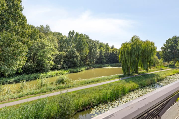 Foto 2 van Louvre 152