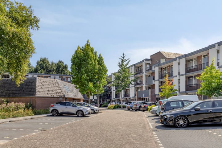 Foto 3 van Louvre 152