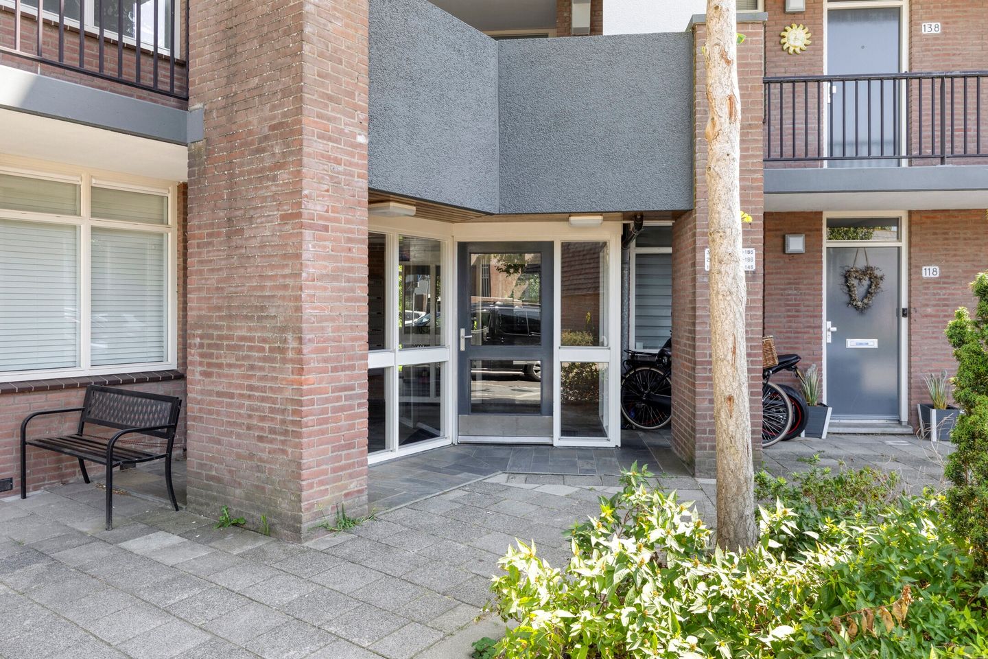 Foto 4 van Louvre 152