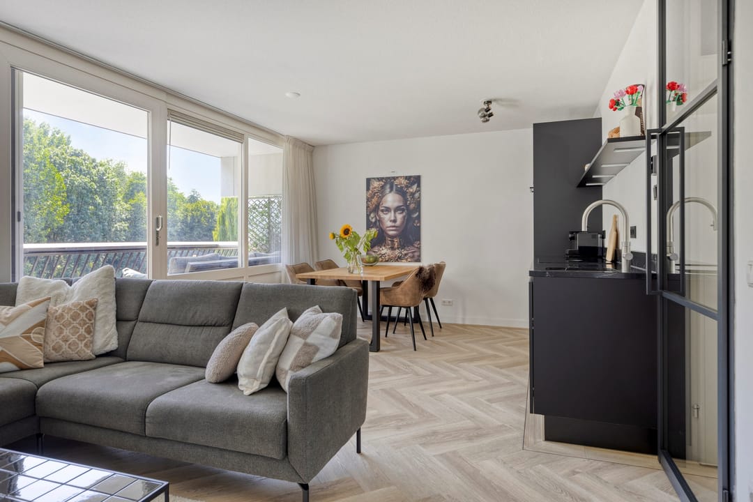 Foto 8 van Louvre 152