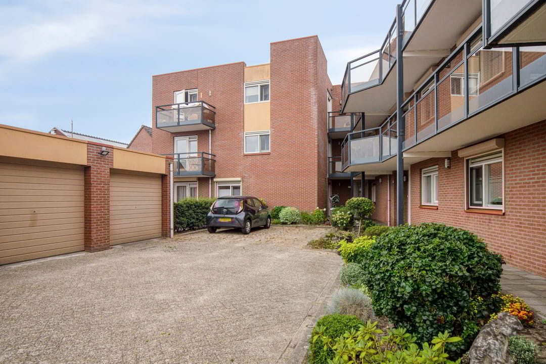 Photo 22 of Burgerhoutsestraat 35