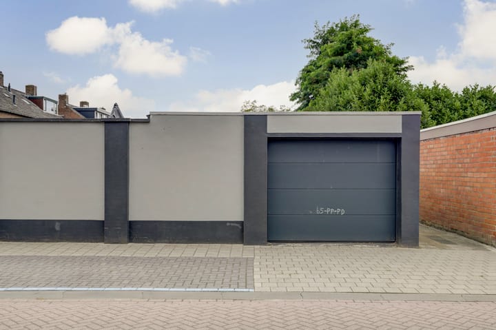 Foto 36 van Titus Brandsmastraat 31