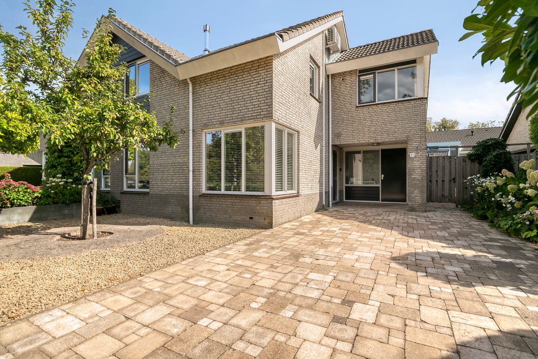 Foto 2 van Menuetstraat 11