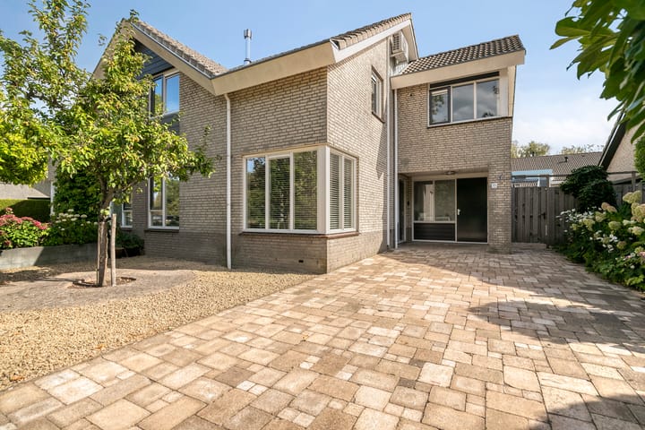 Foto 2 van Menuetstraat 11