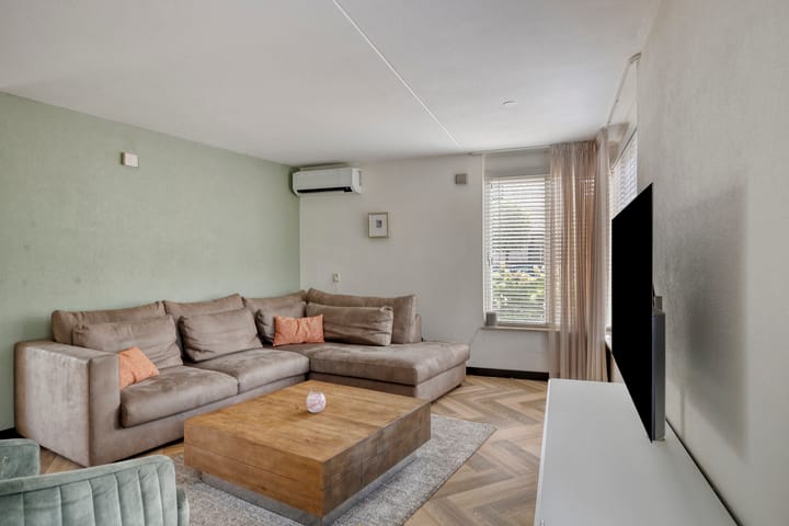 Foto 6 van Menuetstraat 11