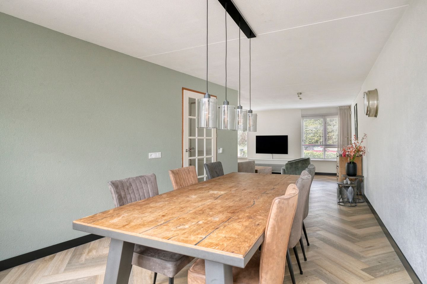 Foto 10 van Menuetstraat 11