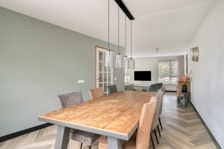 Foto 10 van Menuetstraat 11