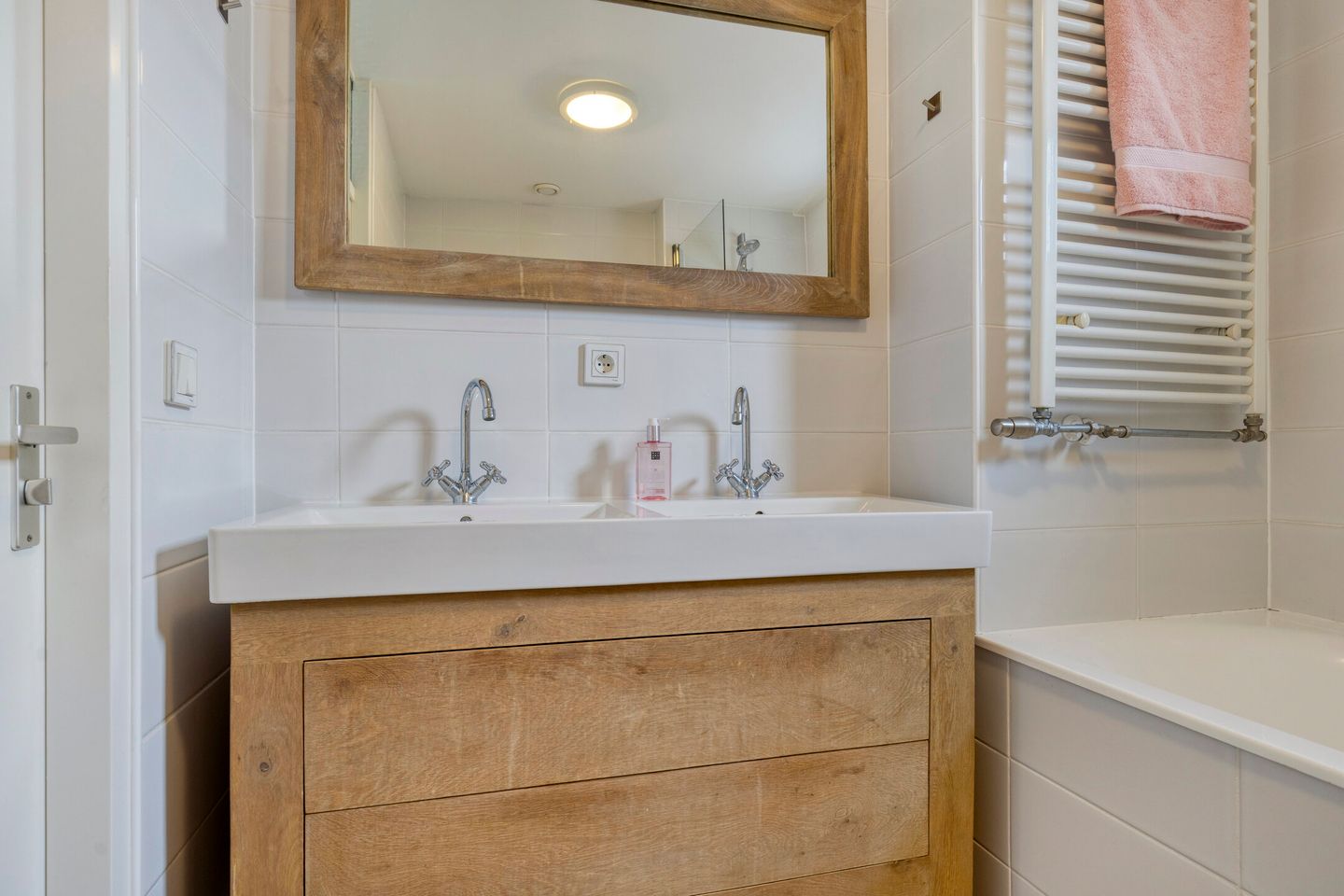 Photo 19 of Japanstraat 46