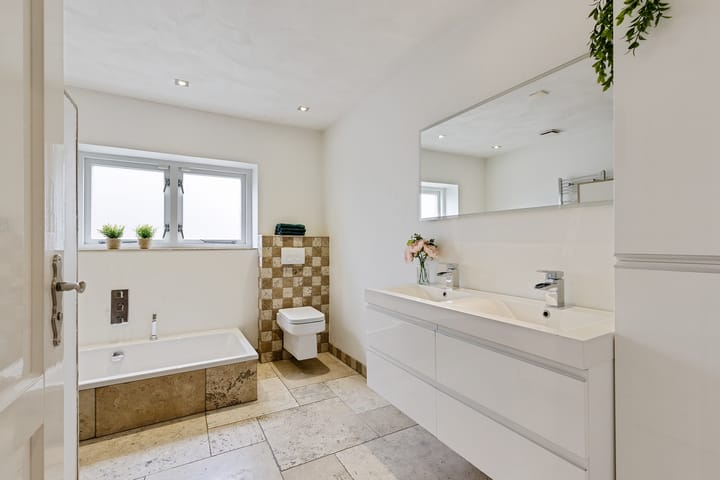 Photo 4 of Westeinde 33