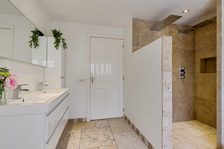 Photo 20 of Westeinde 33