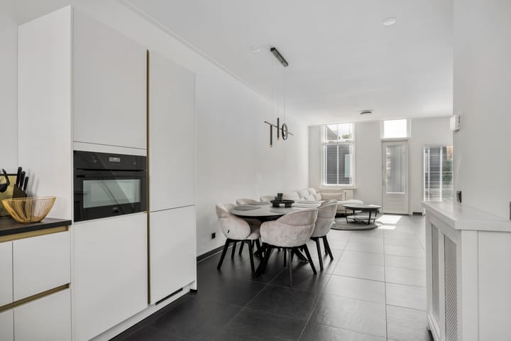 Foto 8 van Spoorstraat 10