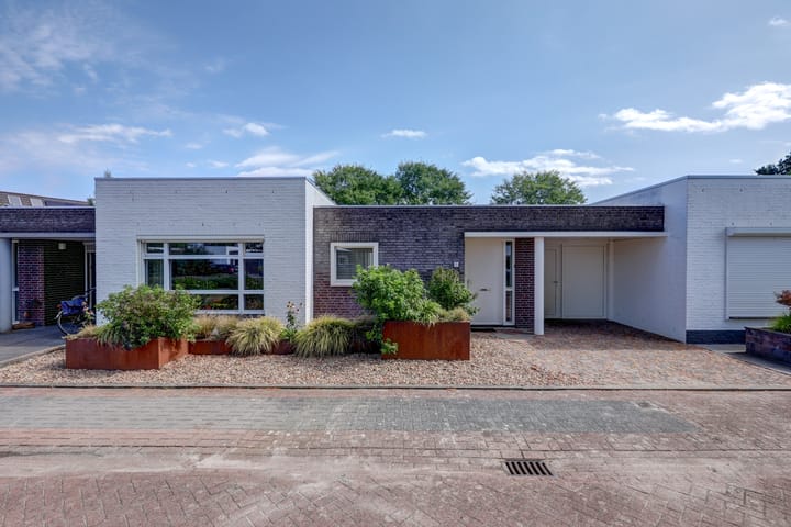 Foto 1 van Carry van Bruggenstraat 5