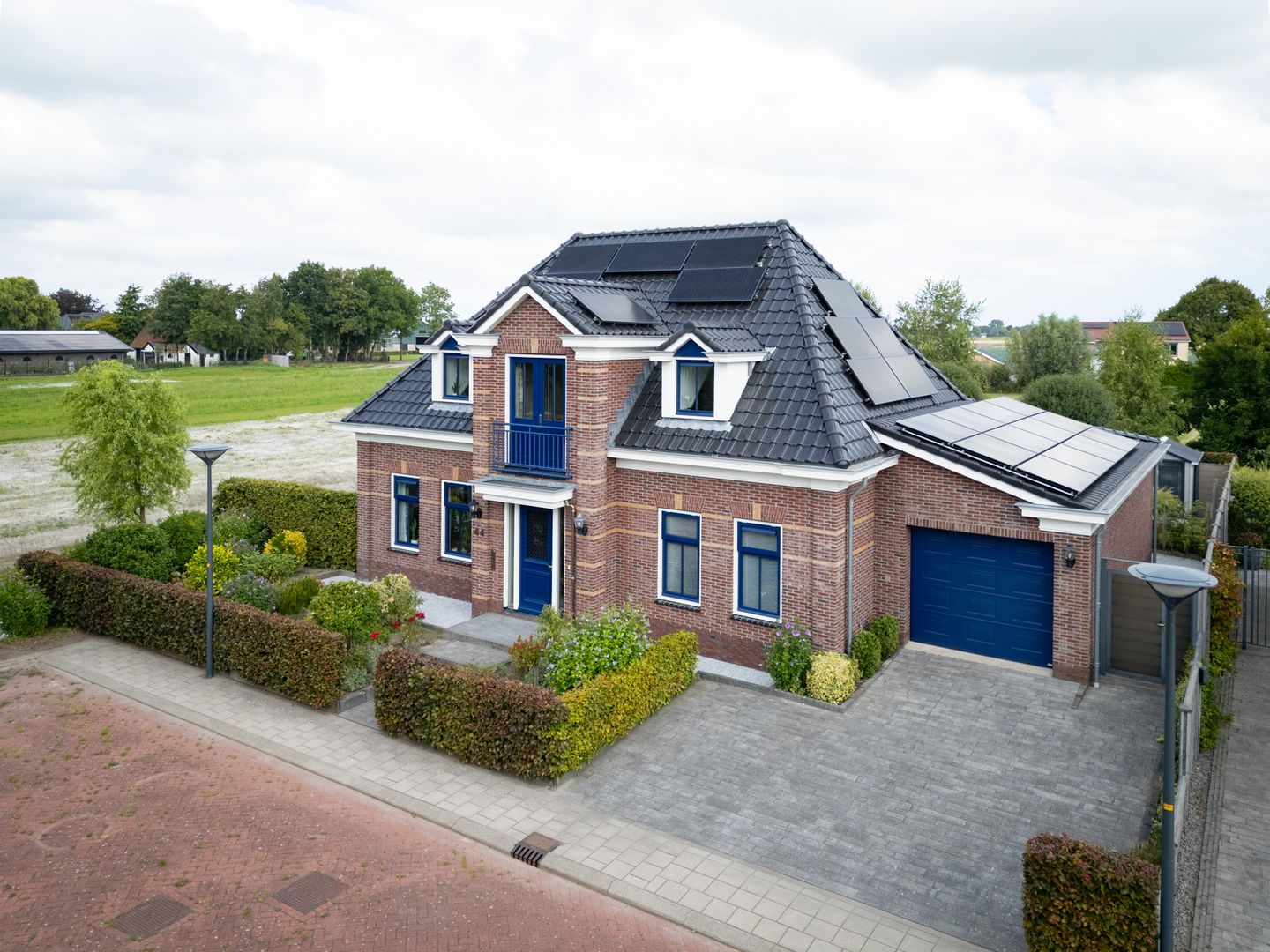 Photo 89 of Saint Rémylaan 44