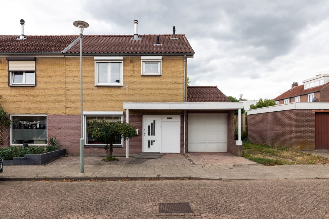 Foto 1 van Mgr. Paredisstraat 2