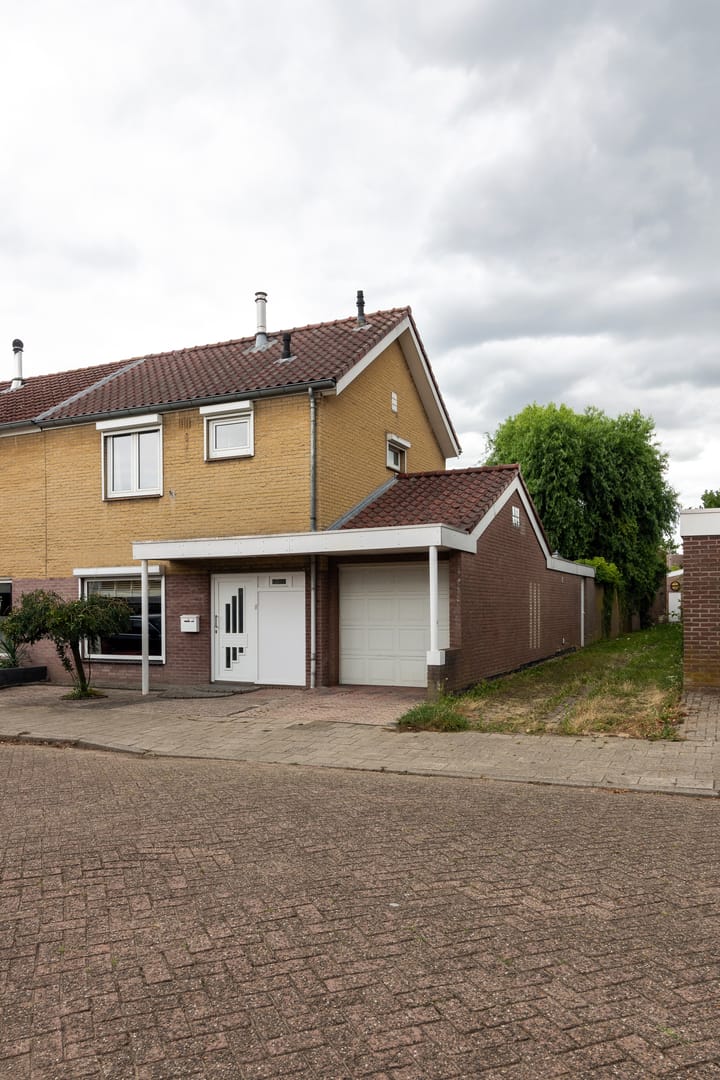 Foto 2 van Mgr. Paredisstraat 2