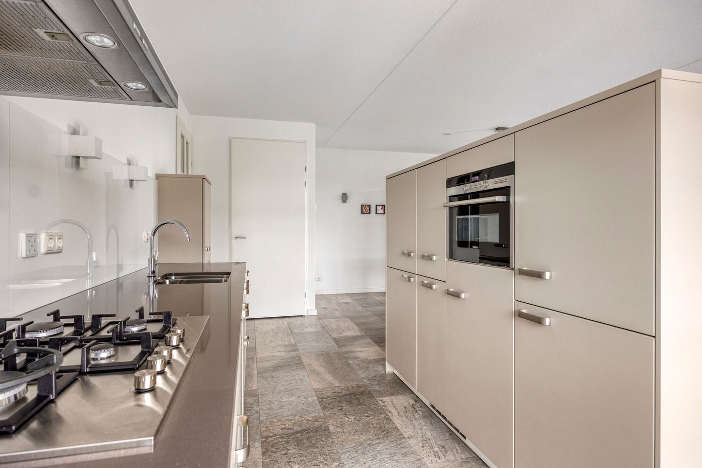 Foto 14 van Koningsschild 44