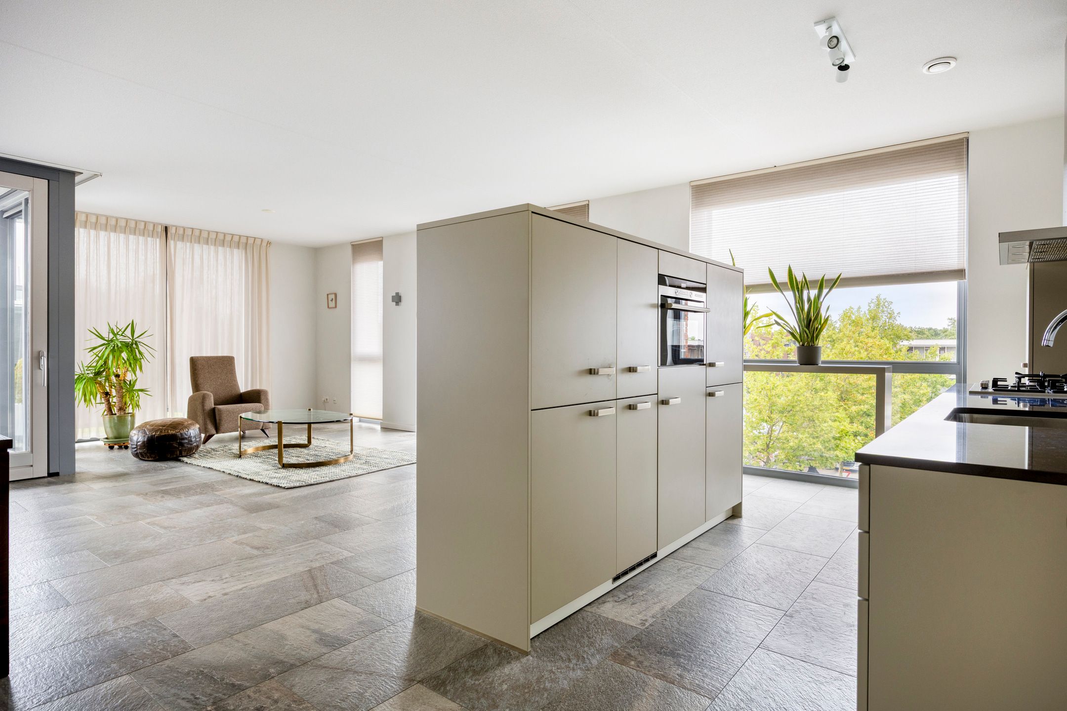 Foto 15 van Koningsschild 44