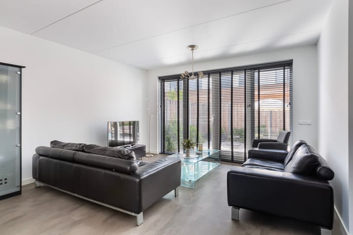 Foto 2 van De Ruyterstraat 27