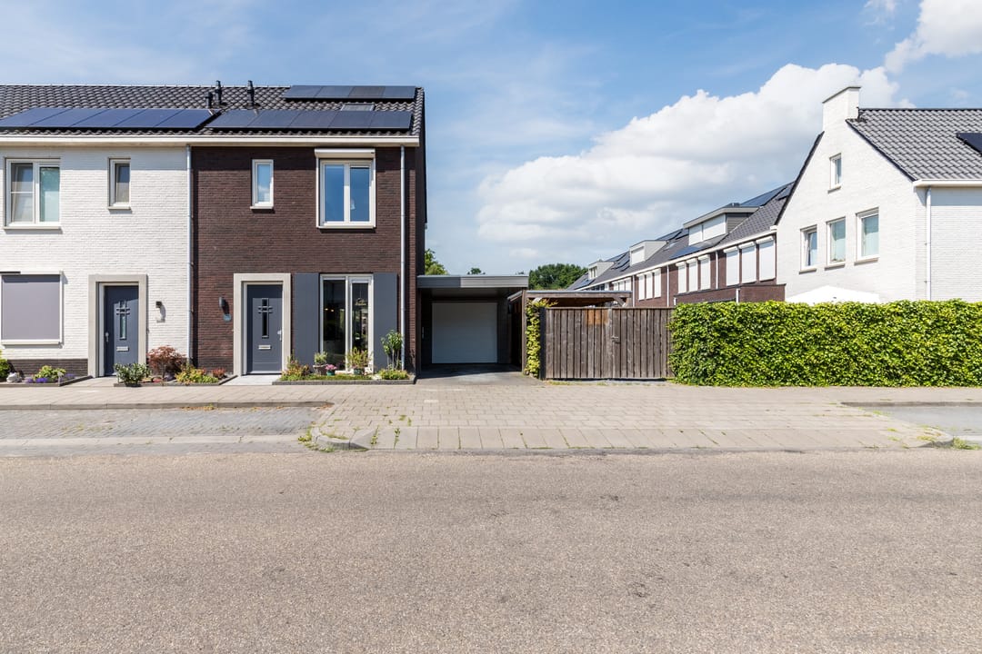 Photo 2 of Biezenbaan 7