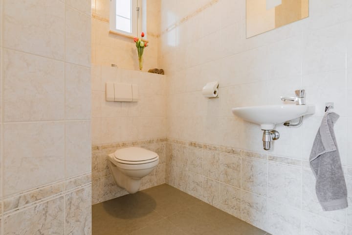 Photo 21 of Burg. Van Ginnekenstraat 14