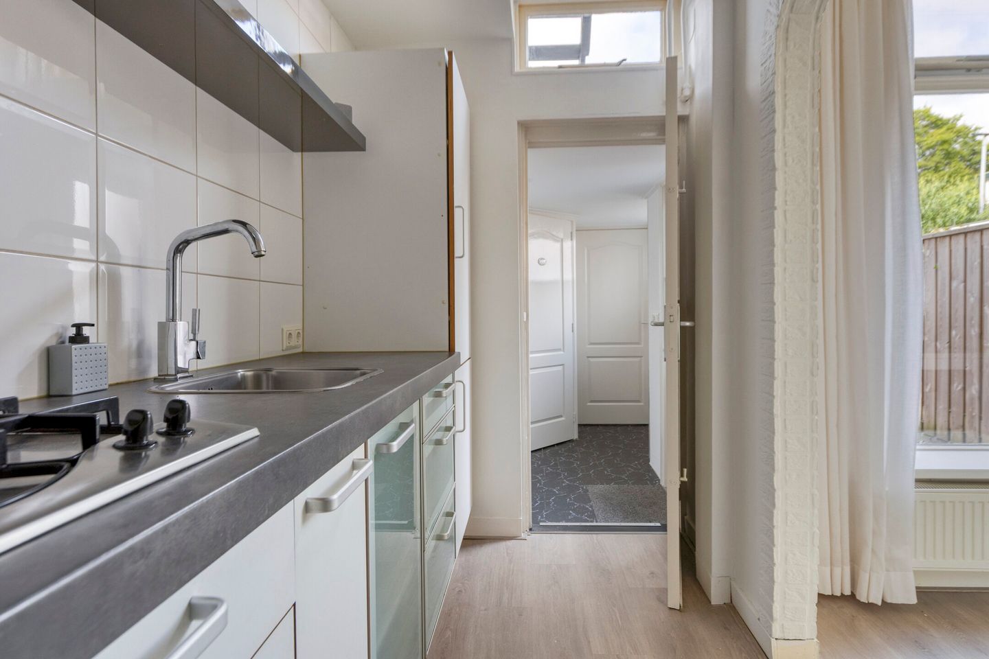 Photo 4 of van der Helststraat 52