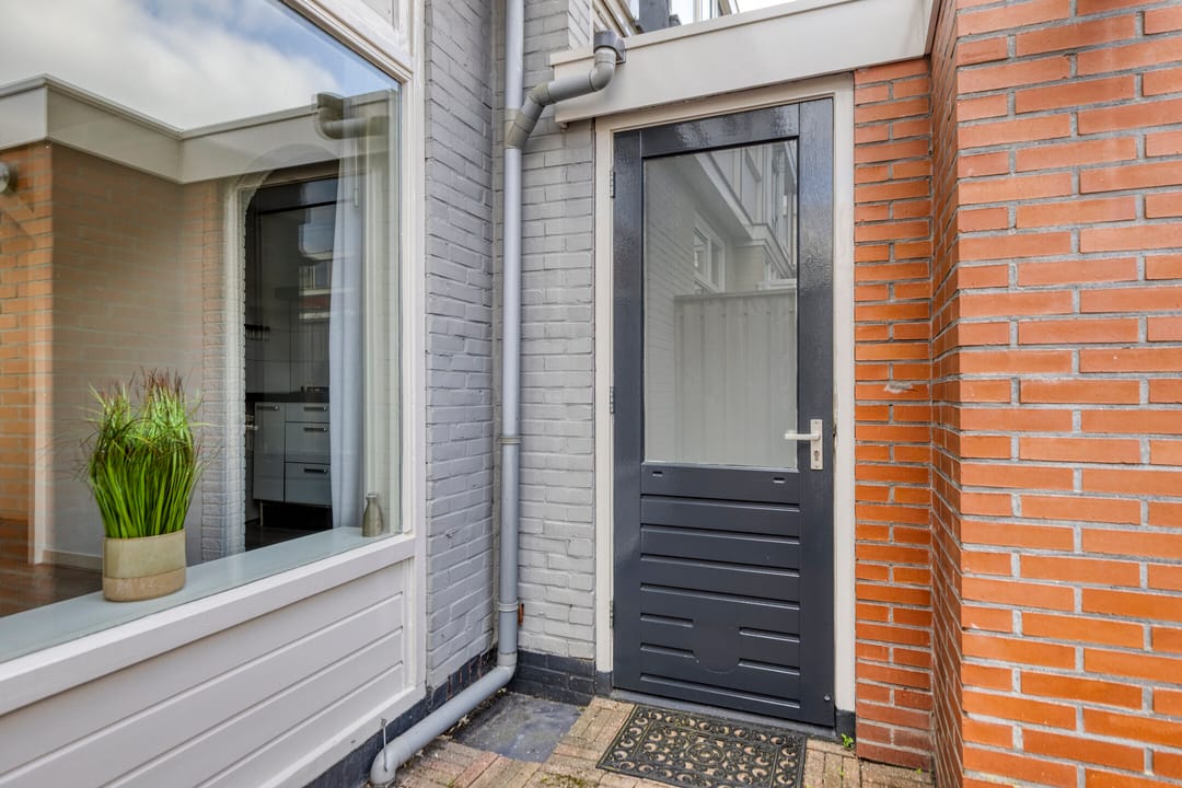 Photo 22 of van der Helststraat 52