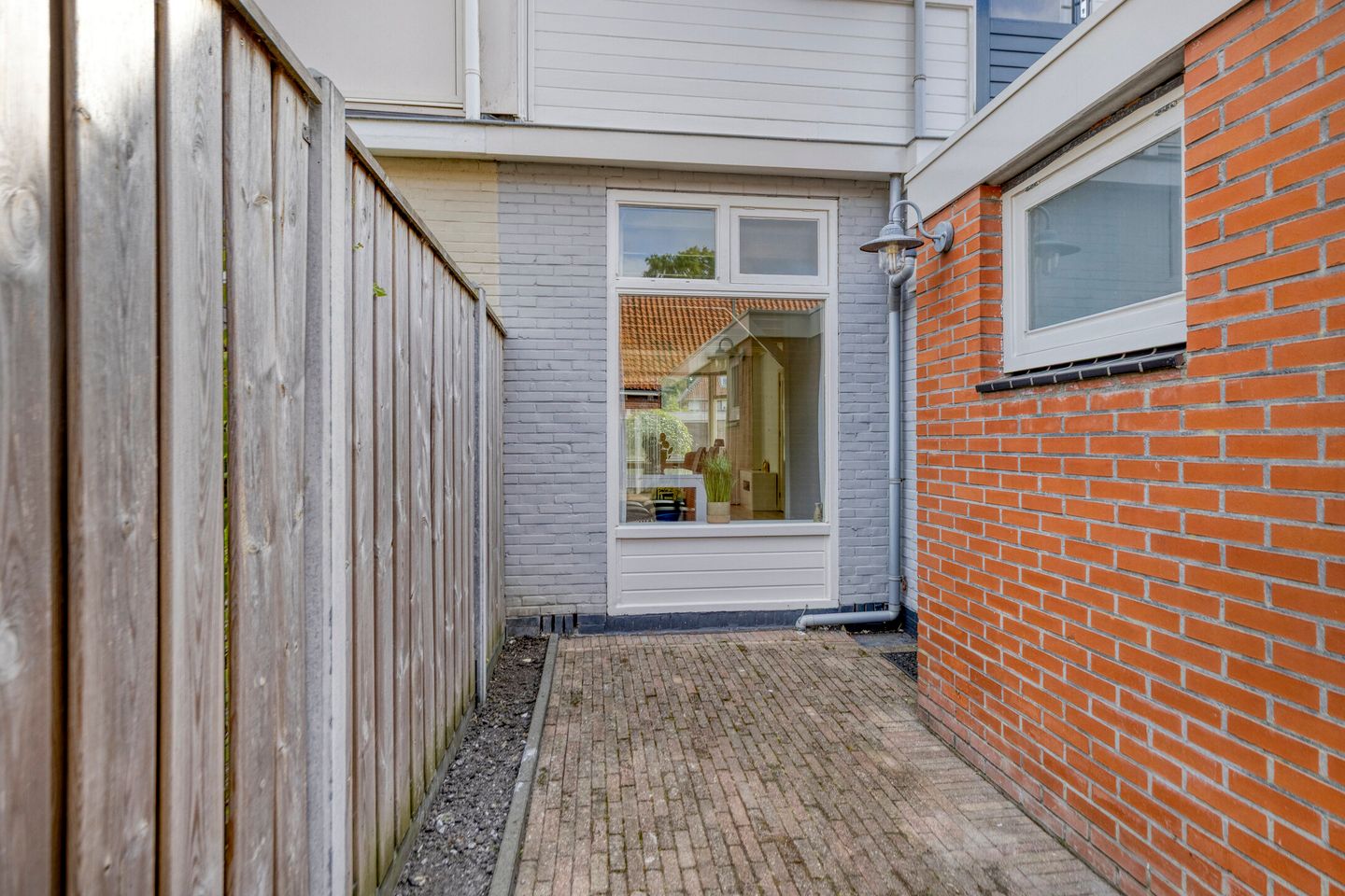 Photo 25 of van der Helststraat 52