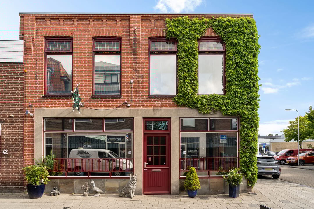 601.jpg?options=width=1080