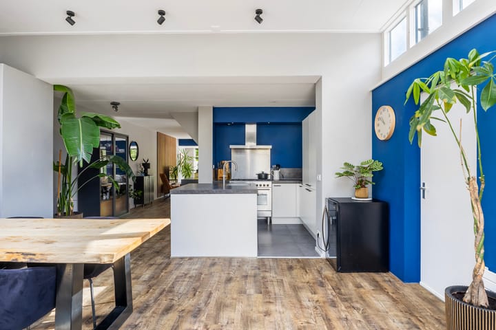 Photo 17 of Linebeamleane 16