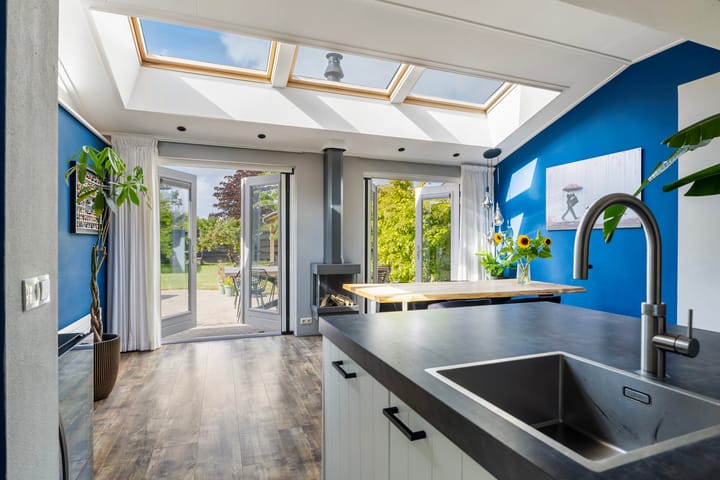 Photo 22 of Linebeamleane 16