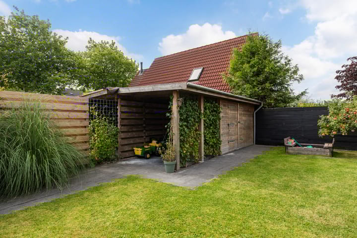 Photo 28 of Linebeamleane 16